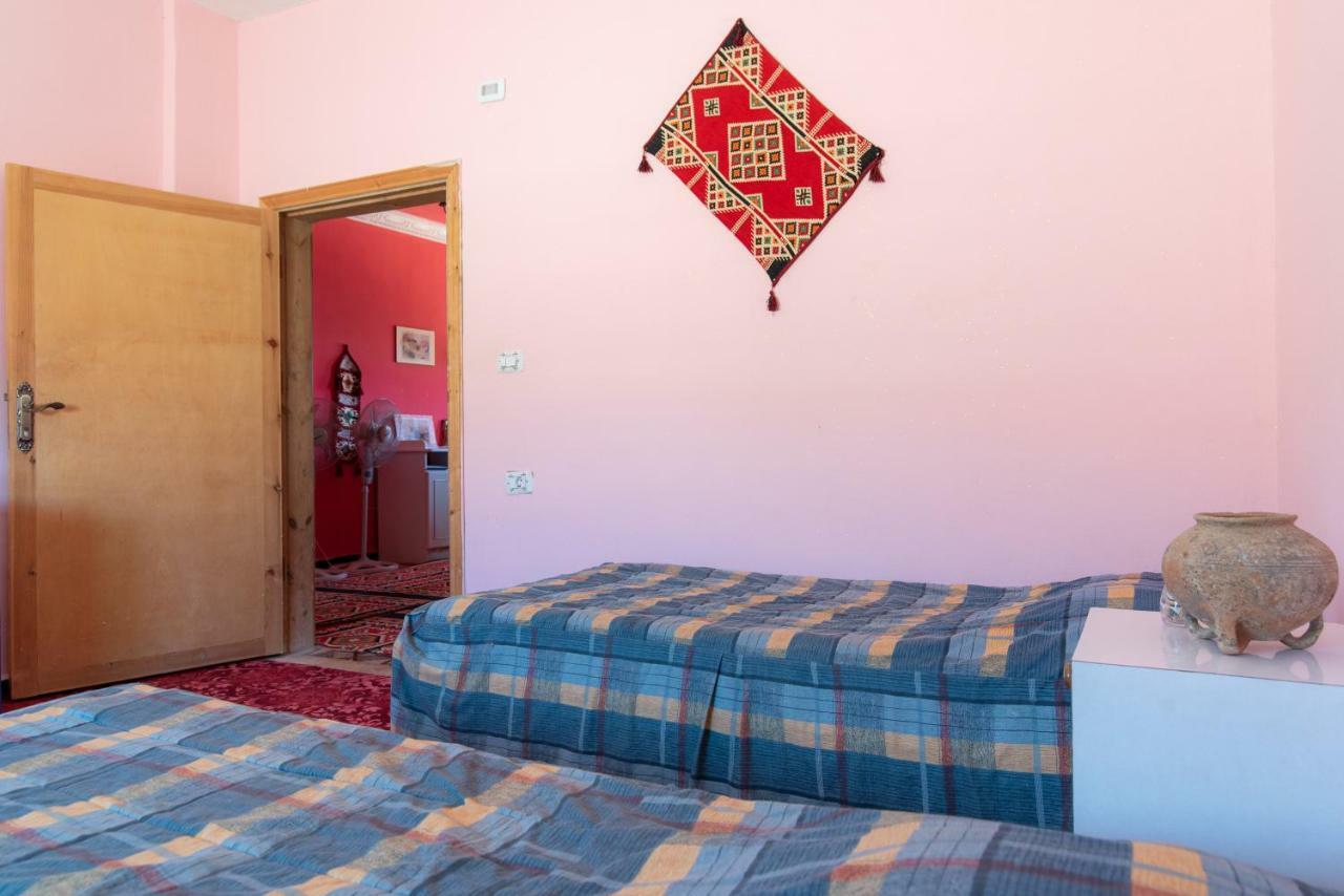 Bedouin Pink Ecohouse Bed & Breakfast Wadi Musa Luaran gambar